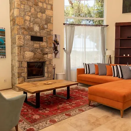 Captivating House With Private Pool Surrounded By Olive Grove In Seferihisar ヴィラ