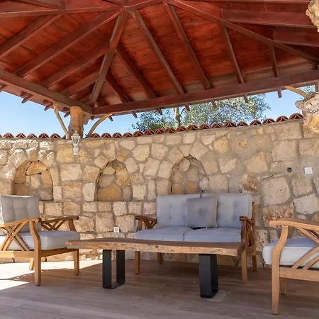 ヴィラ Captivating House With Private Pool Surrounded By Olive Grove In Seferihisar *